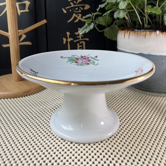 Pedestal Serving Dish "Lotus Inn" Restaurant Ware by Y.T (Yuet Tung), Hong Kong - Picture 1 of 12